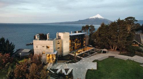 Hotel AWA Puerto Varas