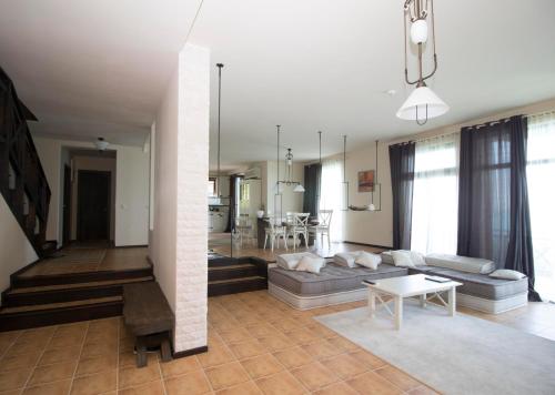 Three-Bedroom House image 9