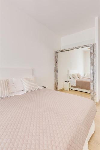 1 queen bed, 1 twin bed