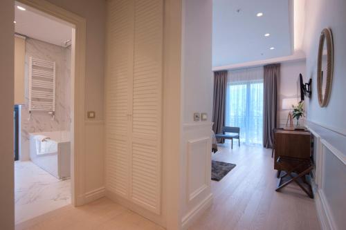 Hotel Majestic - main image