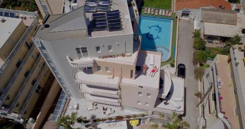 Christina Beach Hotel - image 9