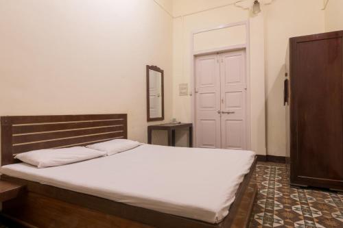 Bed and Breakfast at Colaba