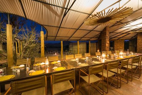 Restoran, Etendeka Mountain Camp in Kamanjab