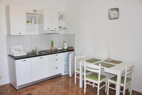  Apartment Bile, Pension in Kaštela bei Trolokve