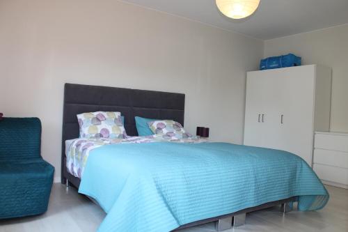 3 bedrooms, 4 beds