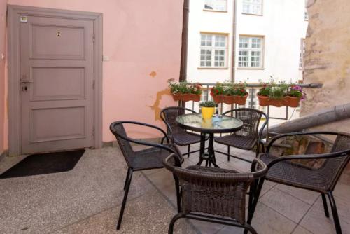 Tallinn City Apartments - Town Hall Square Ideally located in the Tallinn Old Town area, Tallinn City Apartments - Town Hall Square promises a relaxing and wonderful visit. The property offers a wide range of amenities and perks to ensure you 