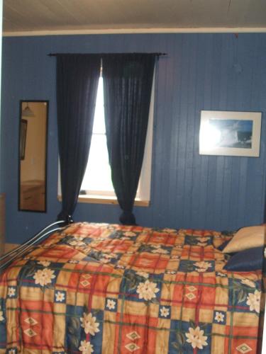 Queen Room with Shared Bathroom