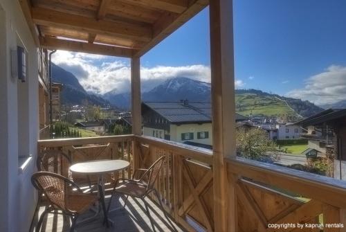 One-Bedroom Apartment with Mountain View