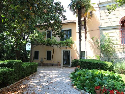  Cosy Holiday Home in Romano with Garden in Romano D'Ezzelino