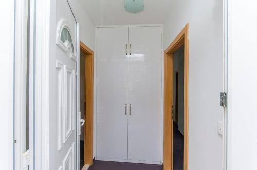 Side by Side Apartments, Split (photo 10)