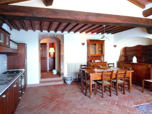 Magnificent Villa in Cortona with Swimming Pool - image 8