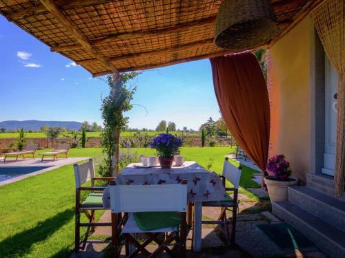 4-person villa with private swimming pool and garden in lovely surroundings near Cortona Cortona 
