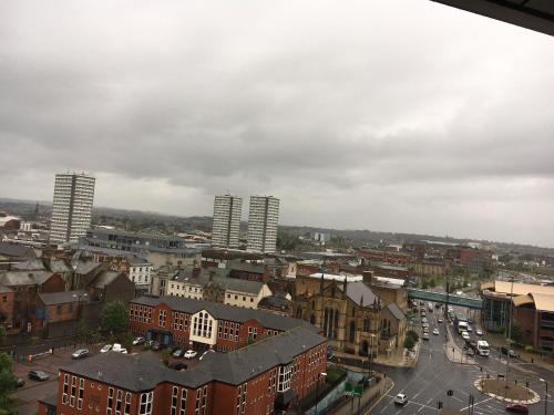 City Centre Penthouse Apartment - Tap to explore photos