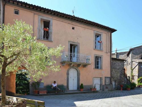 5 Person Villa in Sermugnano with Communal Swimming Pool