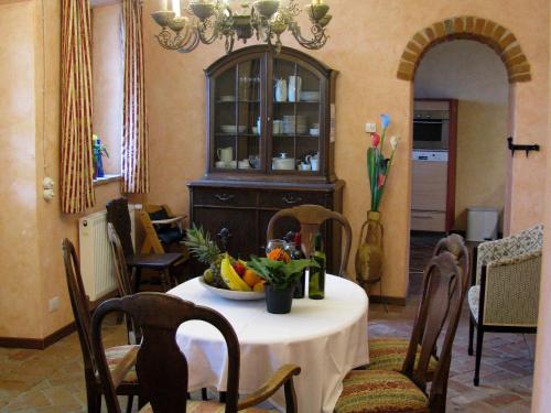 Magnificent Mansion in Bastia Mondovi with Swimming Pool - image 3