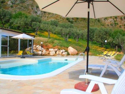  Elegant Holiday Home in San Fratello with Private Pool, Pension in SantʼAnna