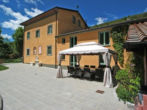  Exquisite Villa in Pistoia with Sauna in Campo Tizzoro