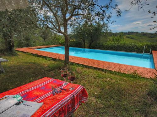  Cozy Farmhouse in Le Tolfe with Swimming Pool near Florence, Pension in Siena