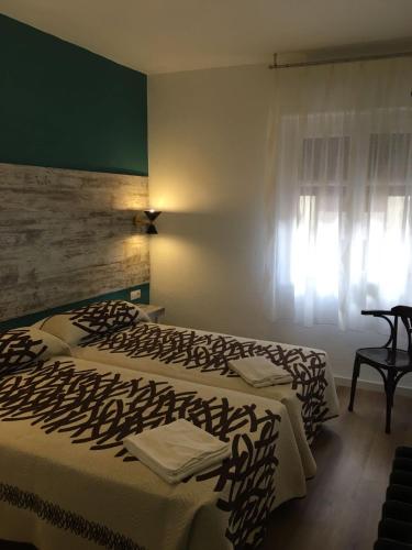 4 twin beds