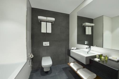 room detail thumbnail 2