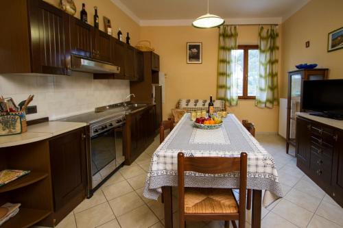Konyha, Casa Elena in Montecchio