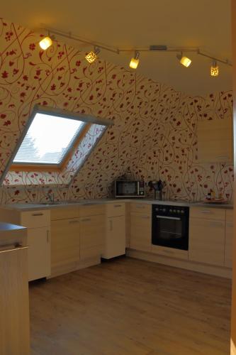 кухня, Ferienwohnung Drömmeljan (Ferienwohnung Drommeljan) in Ксантен