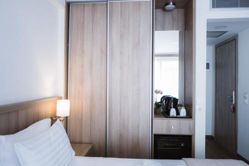 Piraeus Port Hotel - image 11