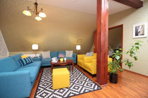 One-Bedroom Apartment image 6