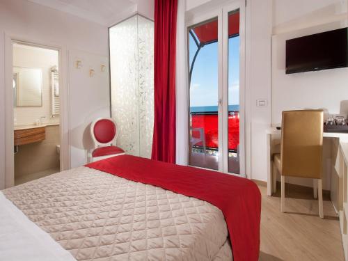 Hotel Ariane - BEACHFRONT, Breakfast XXL & Sea View