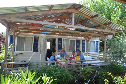Mobile Home (7 Adults + 1 Children) image 4