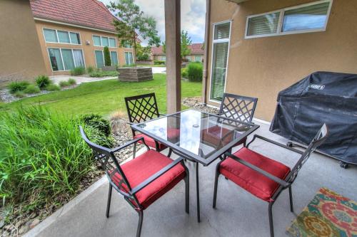 Discovery Bay Resort by Kelowna Resort Acc. - 80+ suites available in Kelowna, Canada