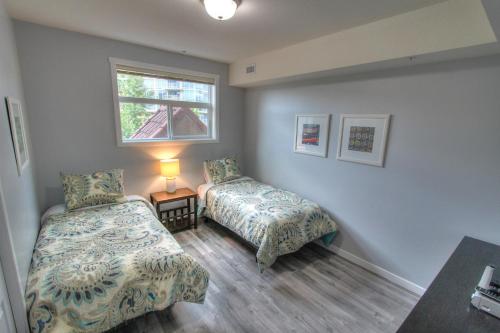 Discovery Bay Resort by Kelowna Resort Acc. - 80+ suites available in Kelowna, Canada