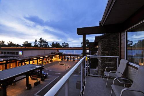 ทางเข้า, เบสท์ เวสเทิร์น เดอะ เวสเทอร์ลี่ โฮเทล (Best Western The Westerly Hotel) in คอร์เทเนย์ (BC)