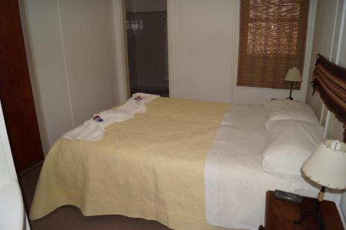 4 twin beds