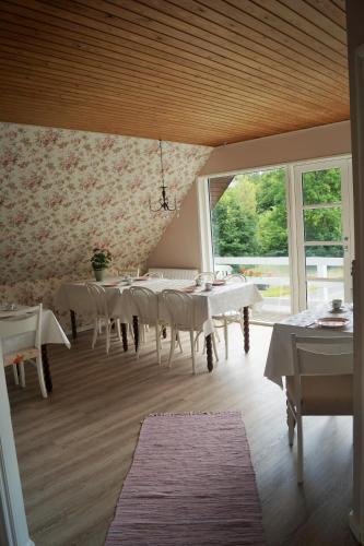 Fuglsø Kro Bed & Breakfast