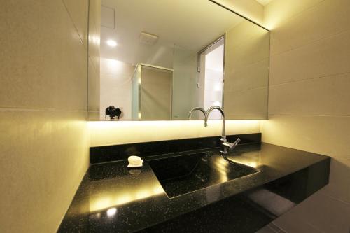 Bathroom, Premium Ava Hotel in Sasang-gu