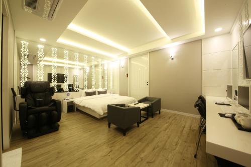 Premium Ava Hotel