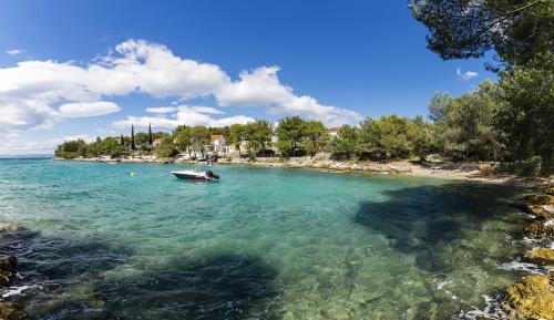 Family Villa Makarac - main image