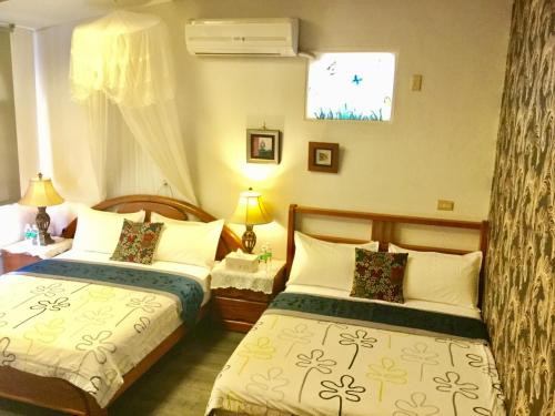 2 double beds