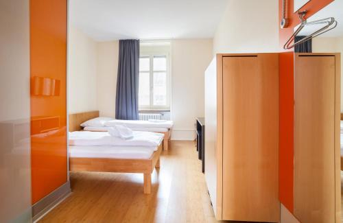 easyHotel Basel City - contactless self check-in