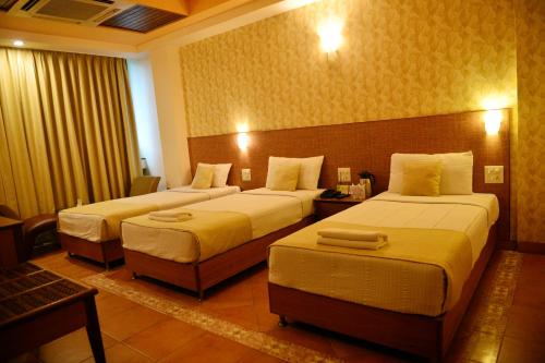 Goa Woodlands Hotel Set in a prime location of Goa, Goa Woodlands Hotel puts everything the city has to offer just outside your doorstep. The property offers a wide range of amenities and perks to ensure you have a great