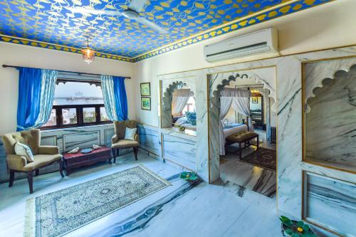 1 queen bed