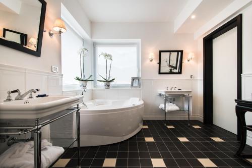 room detail thumbnail 2