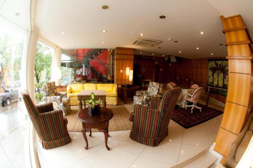 大廳, 康維爾酒店 (Convair Hotel) in 埃斯特城