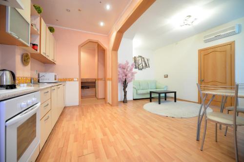 Five Stars on Lenina 49 - image 5