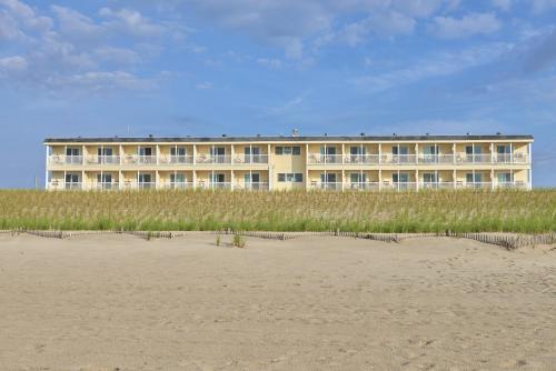 Drifting Sands Oceanfront Hotel