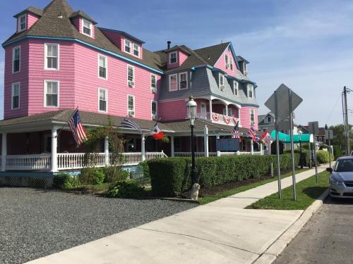 The Grenville Hotel and Restaurant in Bay Head, USA