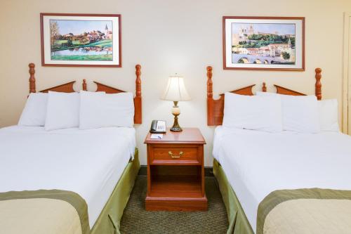 2 double beds