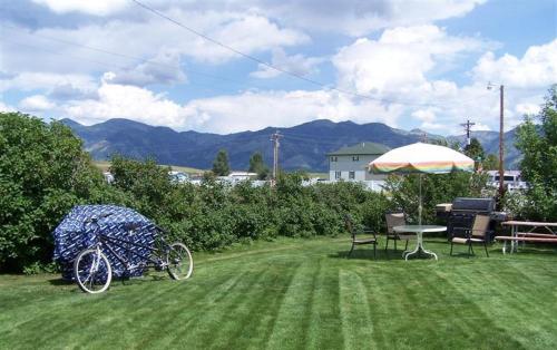 Swiss Mountain Motel - image 6