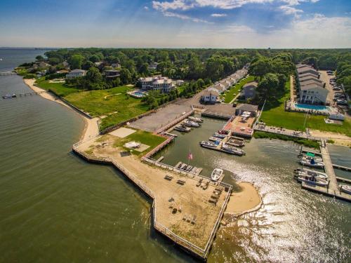 Colonial Shores Resort - Accommodation - Hampton Bays